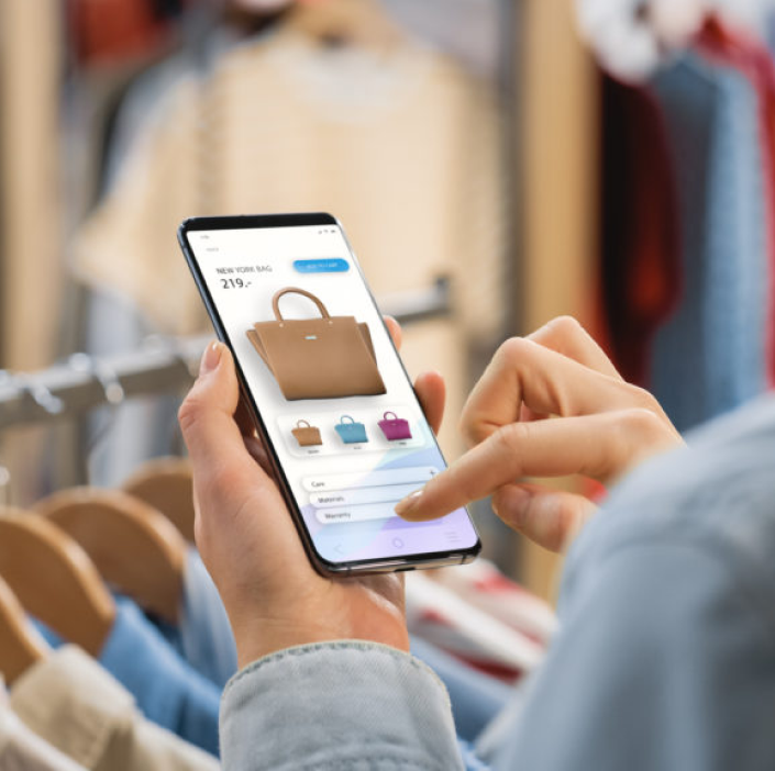 Infographic demonstrating a frictionless omnichannel retail experience in 2025, powered by AI