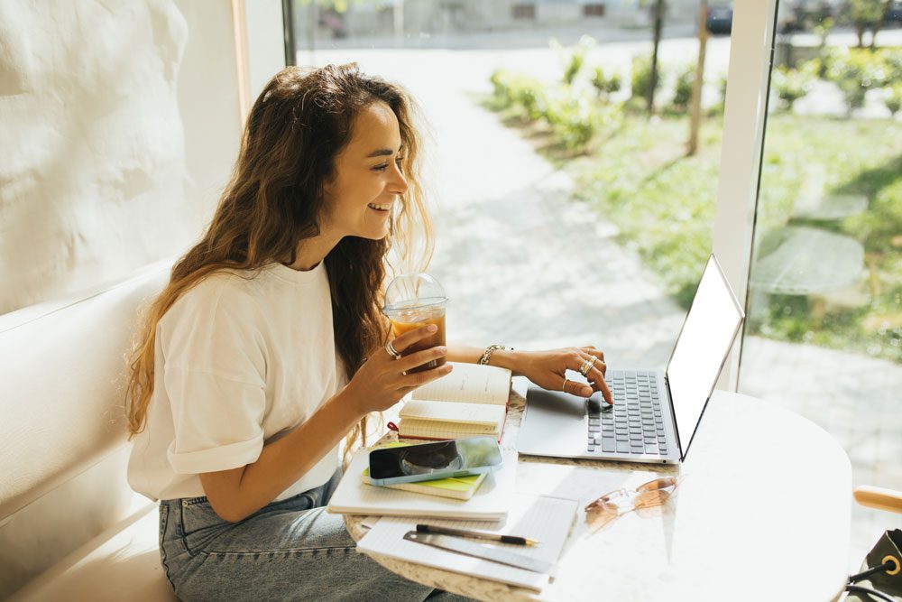Freelancing vs. 9-to-5: Which Career Path Wins in the New Economy?