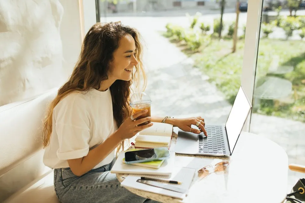 Freelancing vs. 9-to-5: Which Career Path Wins in the New Economy?
