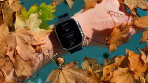 Apple Watch vs. Samsung Galaxy Watch: A 2025 Buyer's Guide