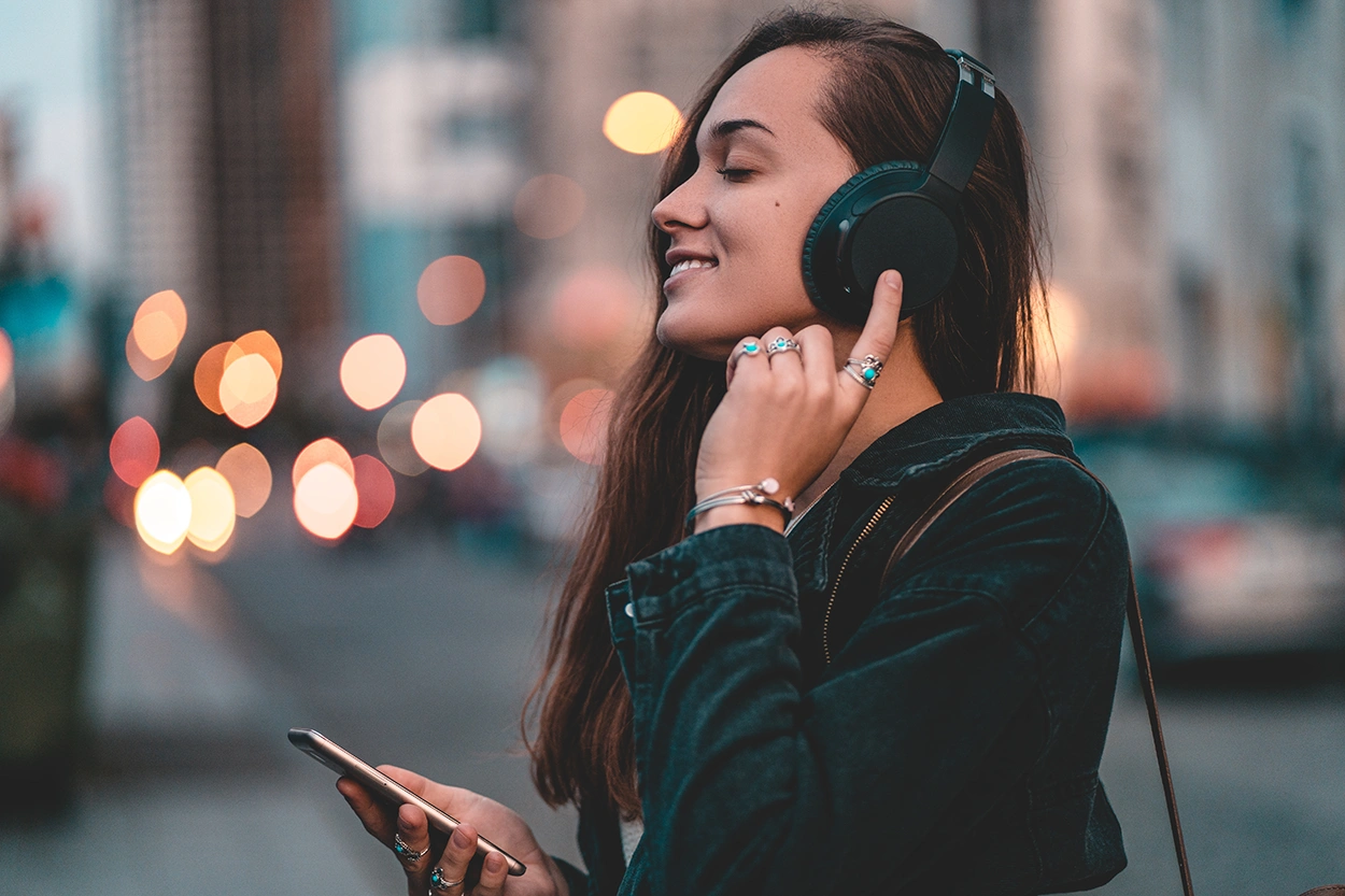 Best Over-Ear Headphones for Gaming, Work, and Travel (2025 Edition)