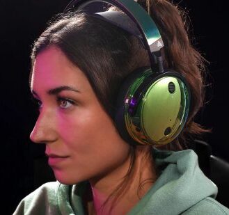 Audeze Maxwell planar magnetic headphones for gaming.